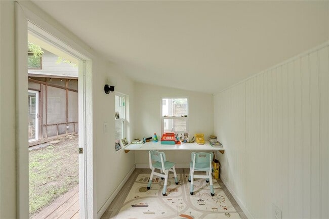 Building Photo - 406 Arbor Ln