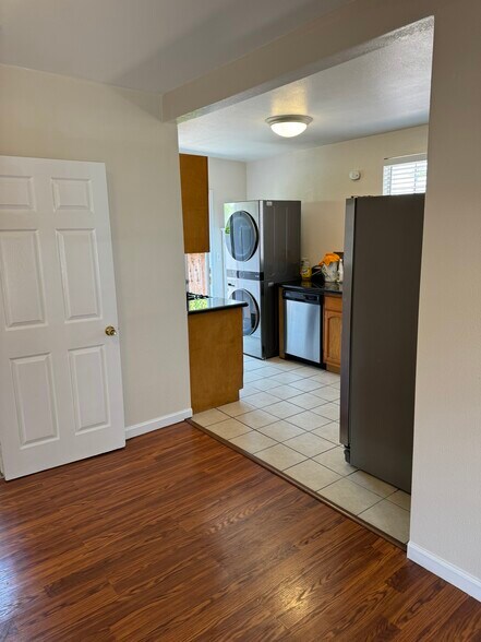 All appliances included! - 2920 S Sycamore Ave