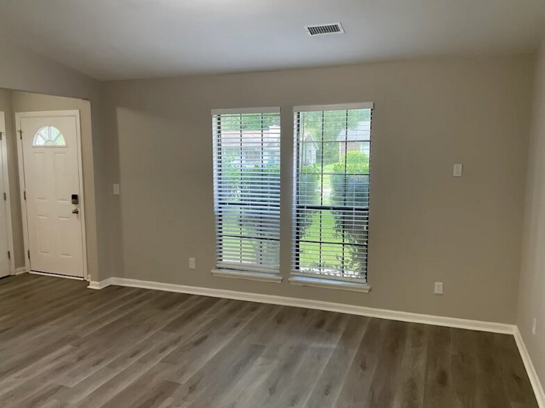 Building Photo - 2416 Leslie Brook Dr