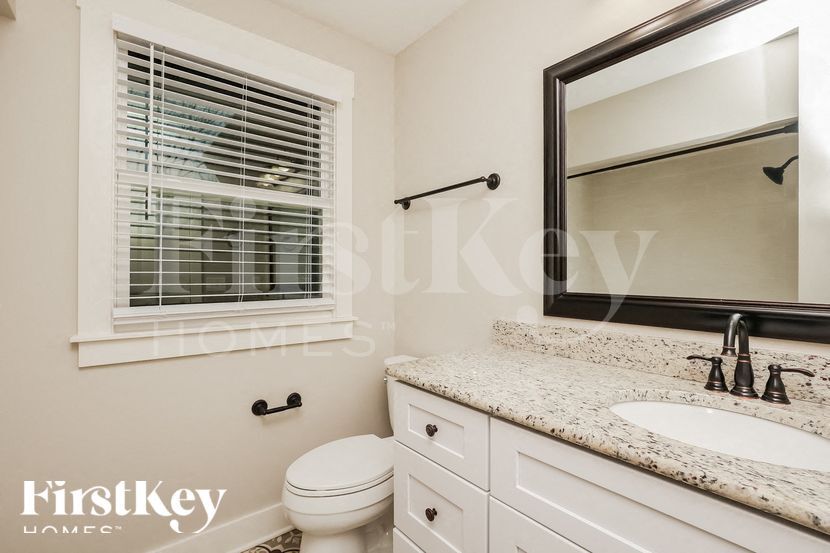 Building Photo - 208 Beech Dr