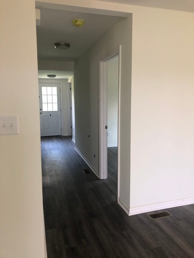 Building Photo - 126 Eden St NW