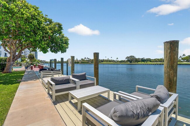 Building Photo - 9250 W Bay Harbor Dr