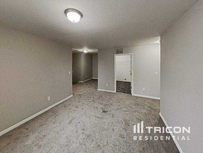 Building Photo - 306 Walnut Crossing Dr