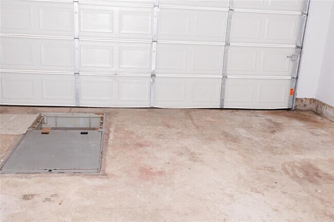 Building Photo - 641 NE 16th St