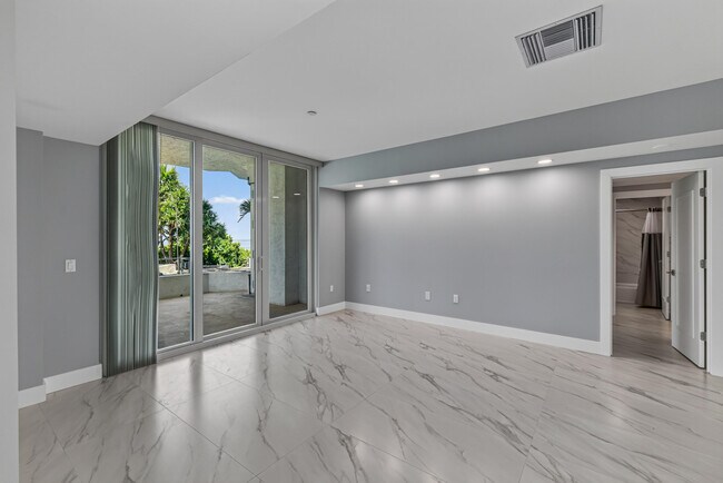 Building Photo - 1440 S Ocean Blvd