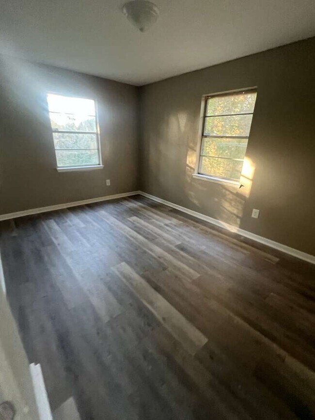 Building Photo - 10405 Riverbend Cir