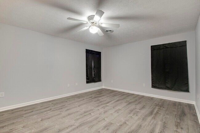 Building Photo - 101 Pinewood Dr