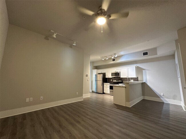 Building Photo - 2727 Houston Ave