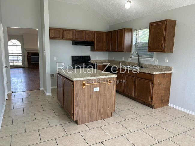 Building Photo - 2024 Emerald Oaks