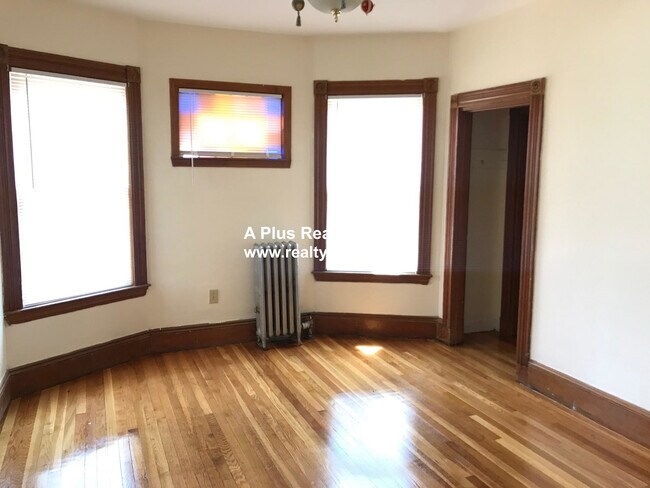 Building Photo - 336 Centre St