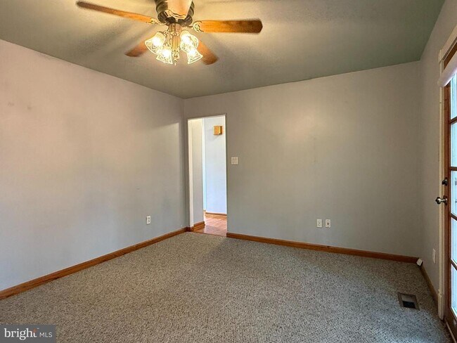 Building Photo - 9613 Ashbourn Dr