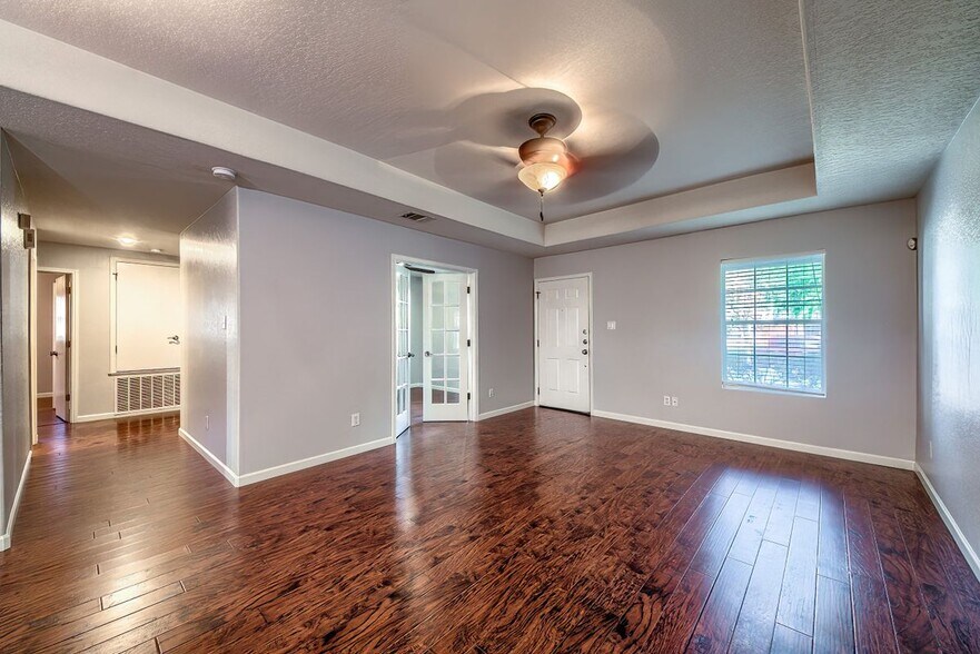 Building Photo - 132 Wistoria