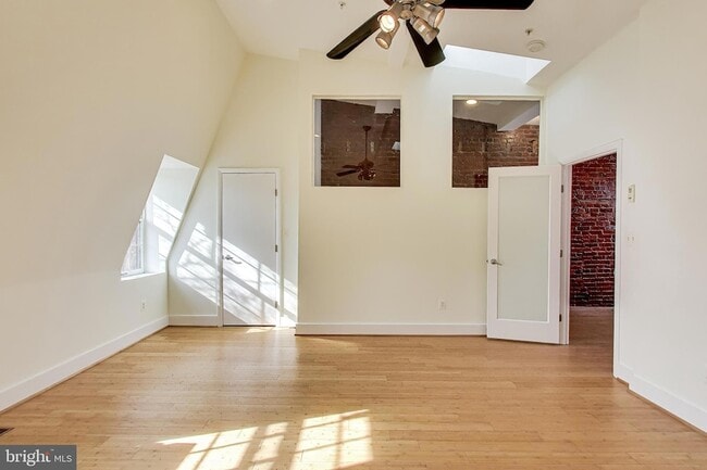 Building Photo - 1129 Columbia Rd NW