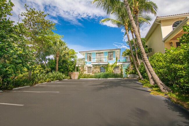 Building Photo - 751 Ocean Dr
