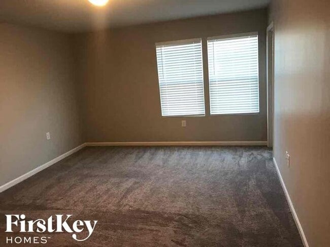 Building Photo - 6914 Lowline Dr