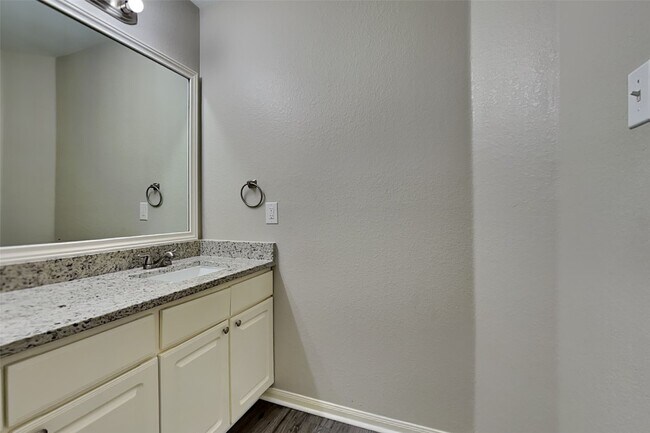 Building Photo - 16731 N Blue Jay Dr