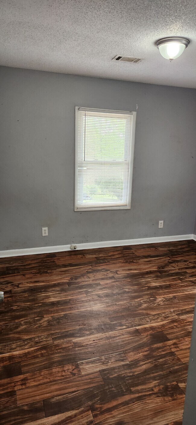 Building Photo - 3677 Kingsview Dr