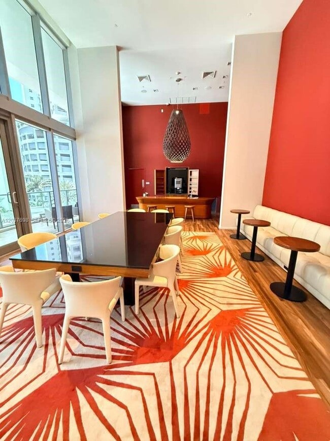 Building Photo - 1300 Brickell Bay Dr