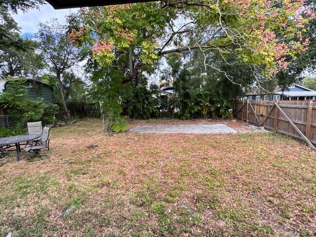 Building Photo - 1216 E 33rd Ave