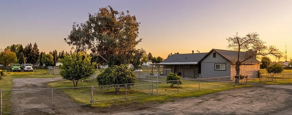 Building Photo - 1905 Claus Rd