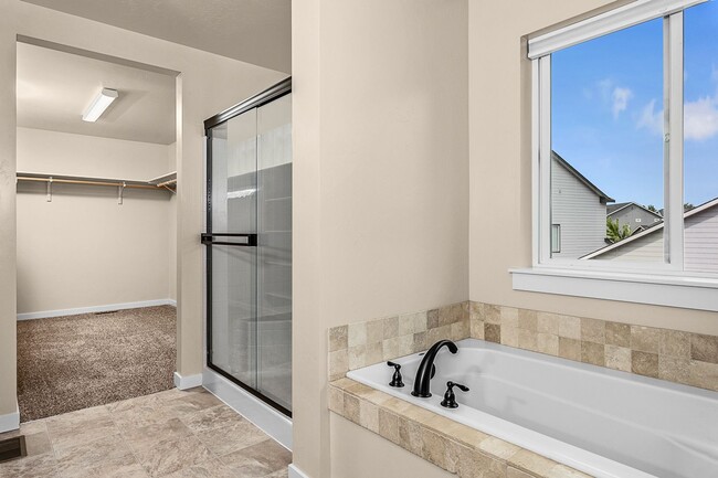 Building Photo - Beautiful 5bd/2.5ba, 3-car Tandem Garage H...