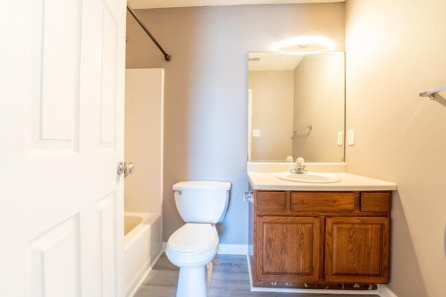 Building Photo - 334 Hawthorne Oaks Way