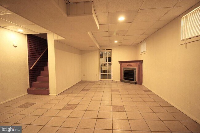 Building Photo - 1818 Longford Dr