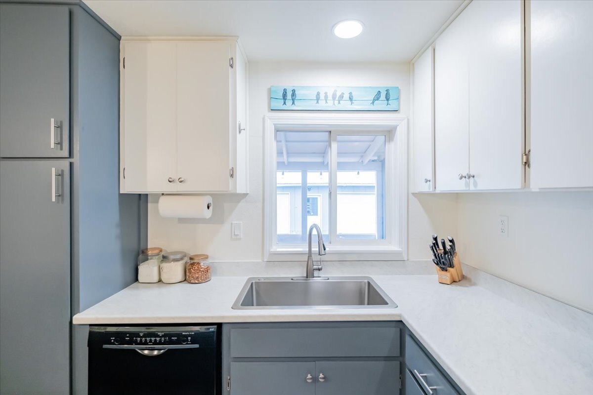 Building Photo - 365 S 15th St