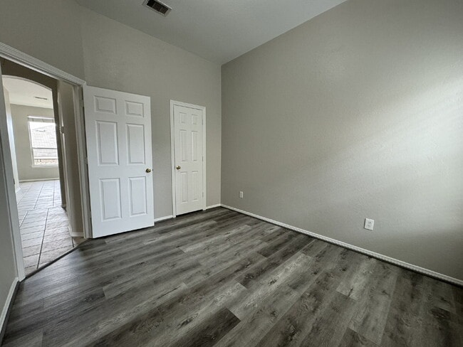 Building Photo - Enjoy living in this single story 3 bedroom+office that has a closet so it could be a 4th bedroom...