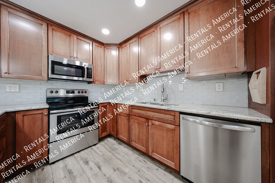 Building Photo - 5525 E Thomas Rd