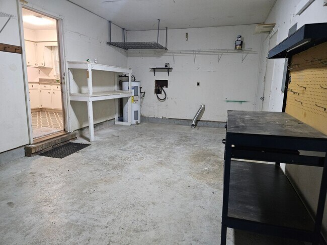 Building Photo - 308 Kenwood Dr