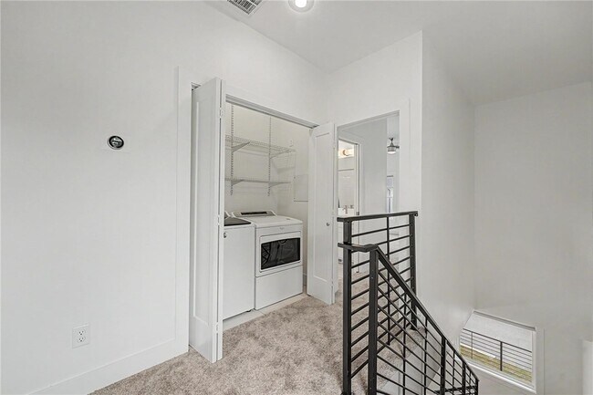 Building Photo - 644 SW B St