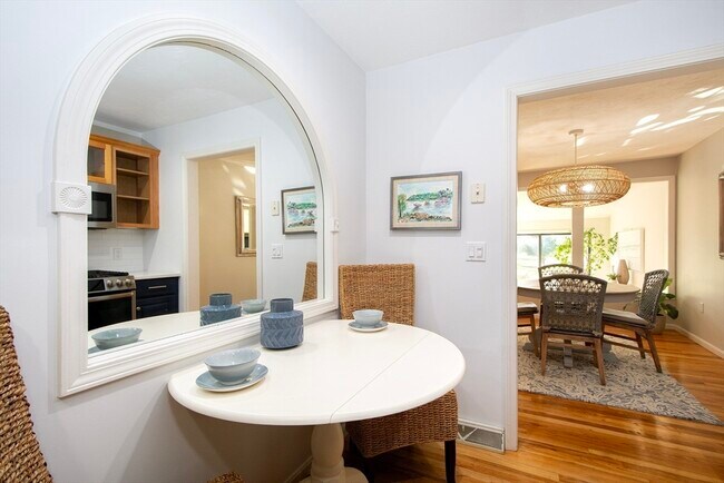 Building Photo - 40 Driftway