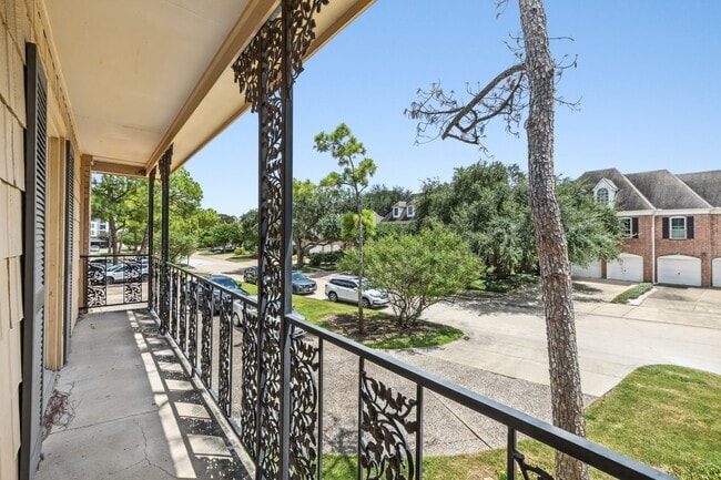 Building Photo - 5534 Beverly Hill St