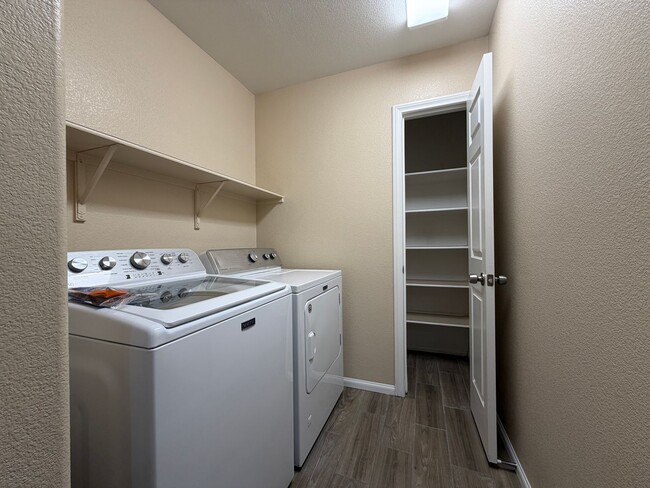 Building Photo - SPACIOUS SINGLE STORY HOME IN SOUTHERN HIGHLANDS WITH NEW KITCHEN APPLIANCES