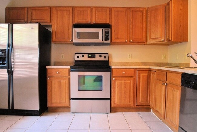 Building Photo - 415 Oak Tree Blvd NW
