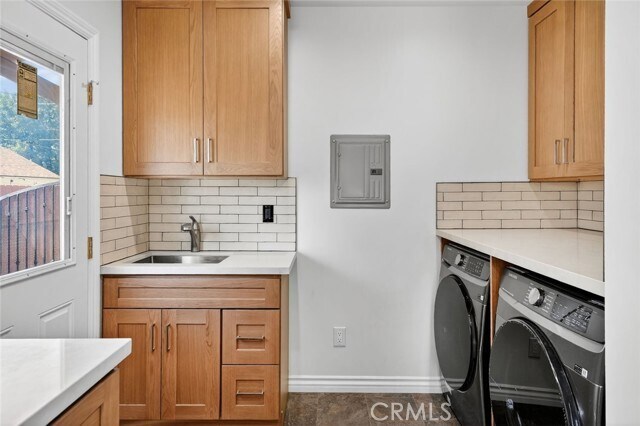 Building Photo - 1641 N Catalina St