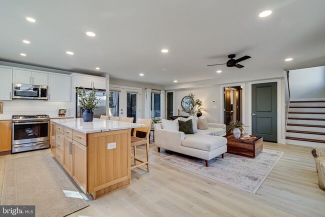 Building Photo - 84 S Chesapeake Ave