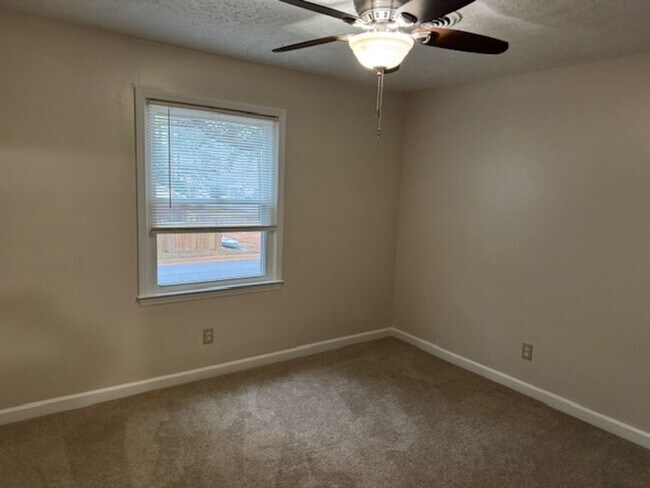 Building Photo - 200 Snead Rd