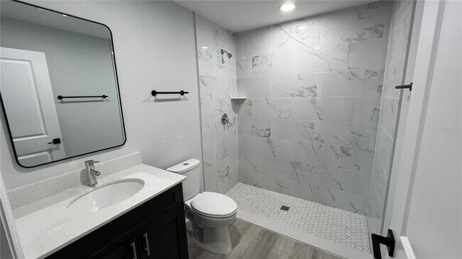 Building Photo - 509 Renault Ave