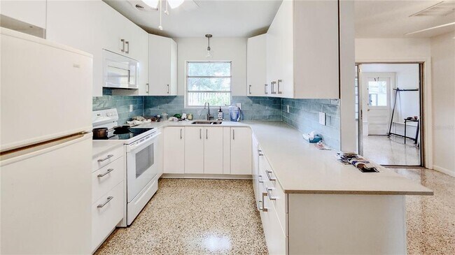 Building Photo - 3266 Jolson Dr