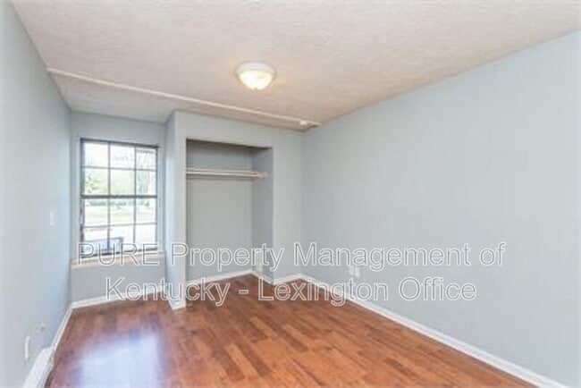 Building Photo - 225 Landings Dr