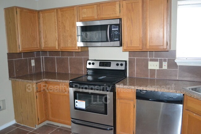 Building Photo - 5917 Beckett Dr