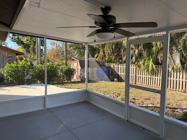 Building Photo - 2Bedroom 2 Bath Single Family Home W/1 Car Garage