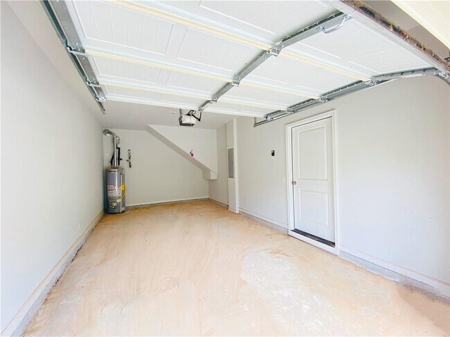 Building Photo - 1101 N Village Dr