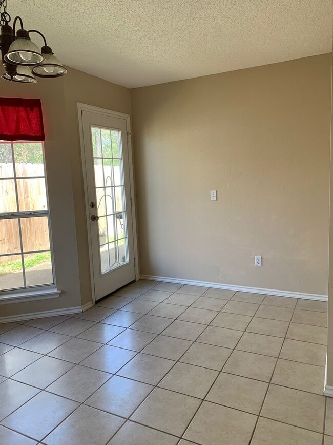 Building Photo - 1612 Crescent Street