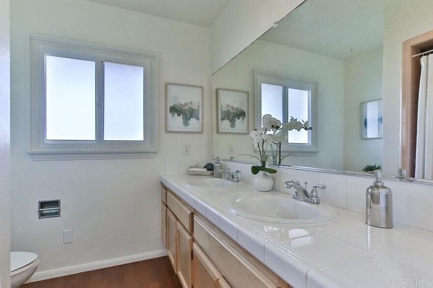 Building Photo - 968 Corte Maria Ave