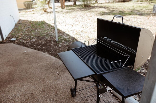 Building Photo - 1824 N 12th St