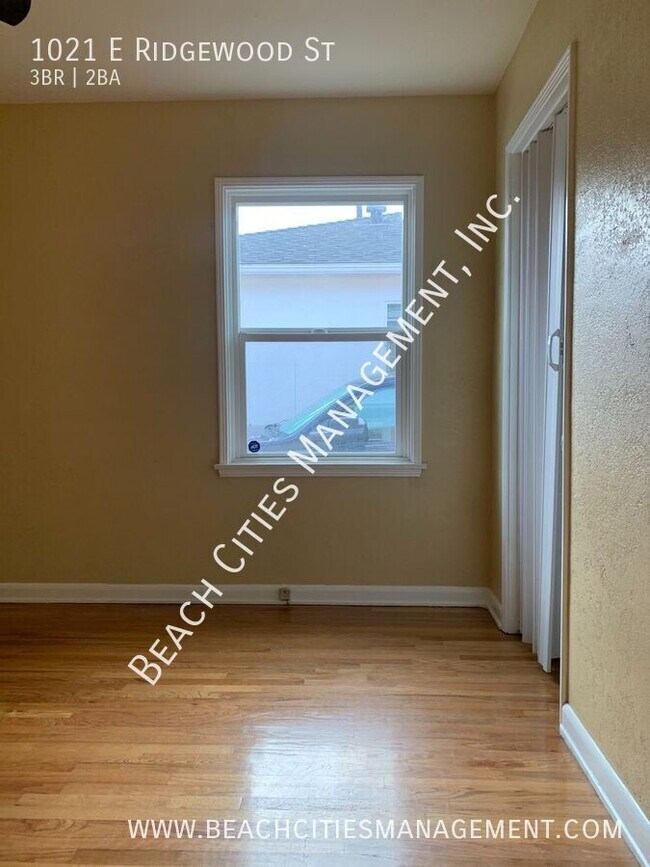 Building Photo - 1021 E Ridgewood St