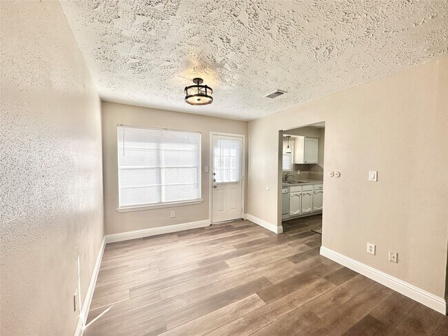 Building Photo - 14227 Cornelia Dr